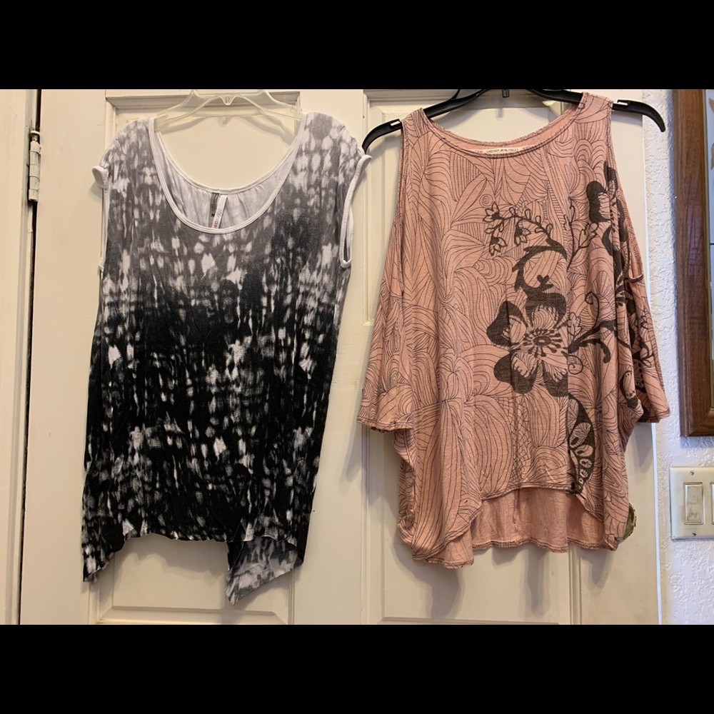 Euc Chelsea & Violet 2 Top Bundle Size Medium - image 1